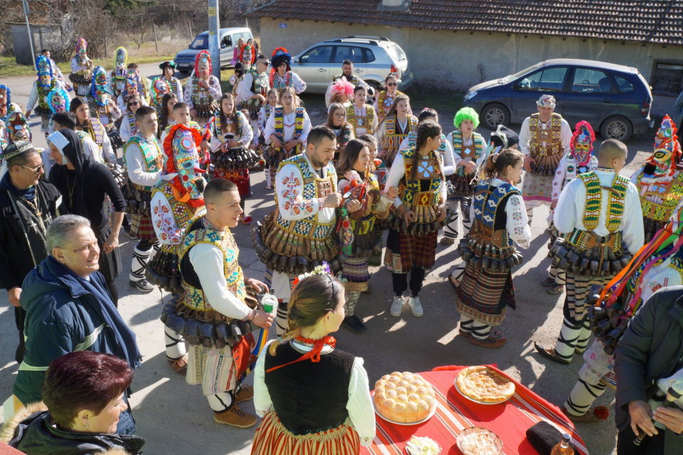 На 02 март от 17:00 часа в село Козарево кукерската група ще представи традиционен кукерски обичай.
В село Дражево на 3 март програмата започва с поднасяне...