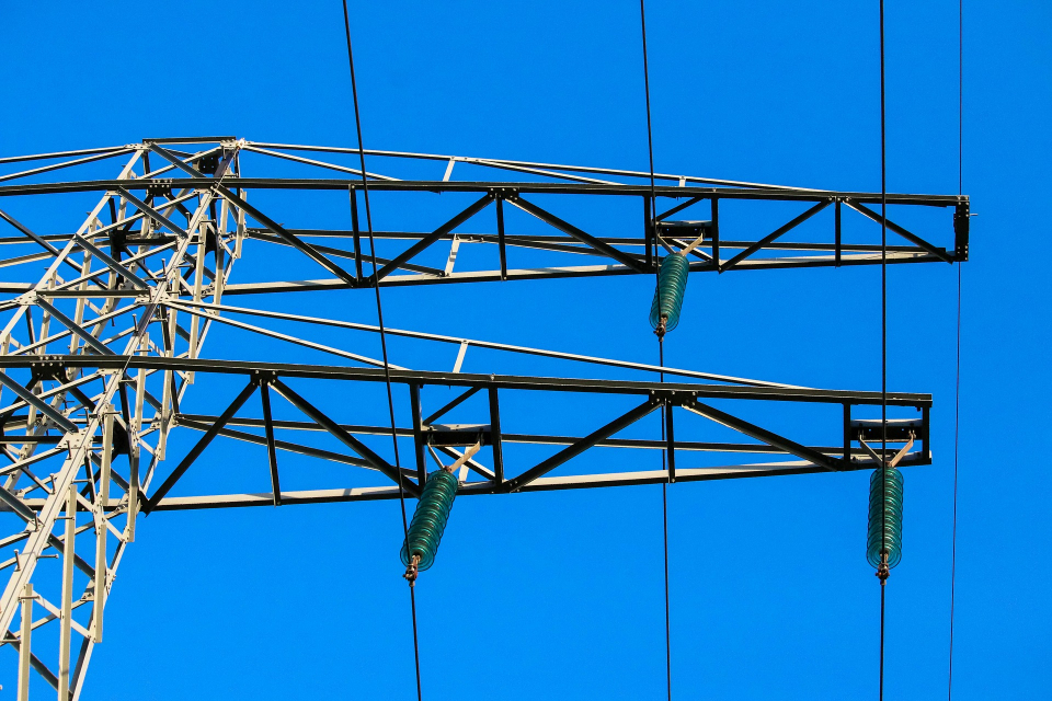 Продължават ремонтите по електропреносната мрежа в ямболския квартал „Каргона“. Днес без електричество до 17 часа ще са на ул. „Юндола“ от №38 до № 90...