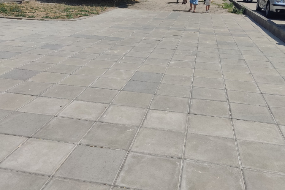 Община Сливен продължава с ремонтите на тротоарни настилки в града, които започнаха през август. Към 15 септември са изпълнени около 15 обекта. Сред тях...