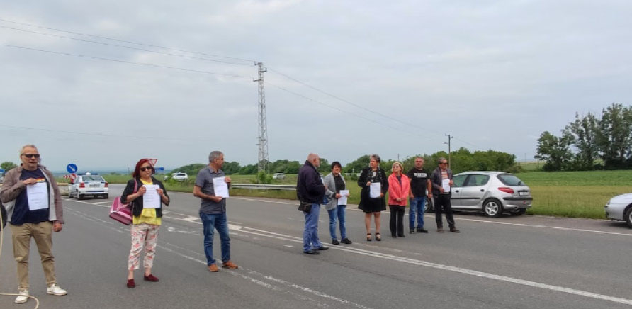Протест срещу войната по пътищата затвори за кратко пътя между Ямбол и граничния контролно-пропускателен пункт (ГКПП) „Лесово“ в района на кръговото кръстовище...