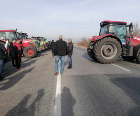 Протестът на земеделците: Пътни блокади в страната до 15 ч.