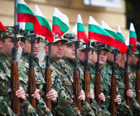 Проучване: Всички европейци обичат армиите си, освен българите