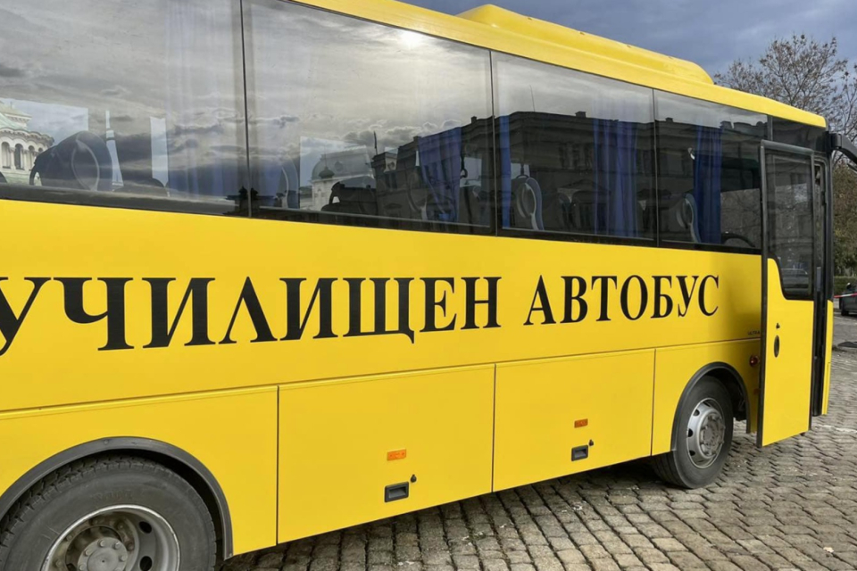 Близо 1000 училищни автобуса са проверени от Изпълнителна агенция „Автомобилна администрация“, като е съставен един акт, съобщиха от Министерството на...