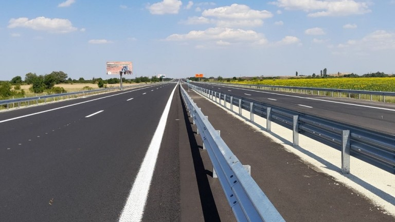 От днес започват проверките на автомагистралите и скоростните пътища. Министърът на регионалното развитие и благоустройството Андрей Цеков ще присъства...
