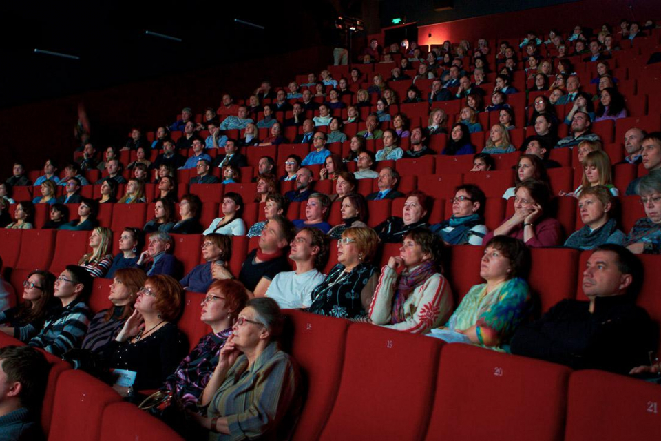 Зрителите в киносалоните у нас през миналата година са били 4 464 478 души, което е с 15 процента повече от 2022 година, сочат обобщените данни от филмовото...