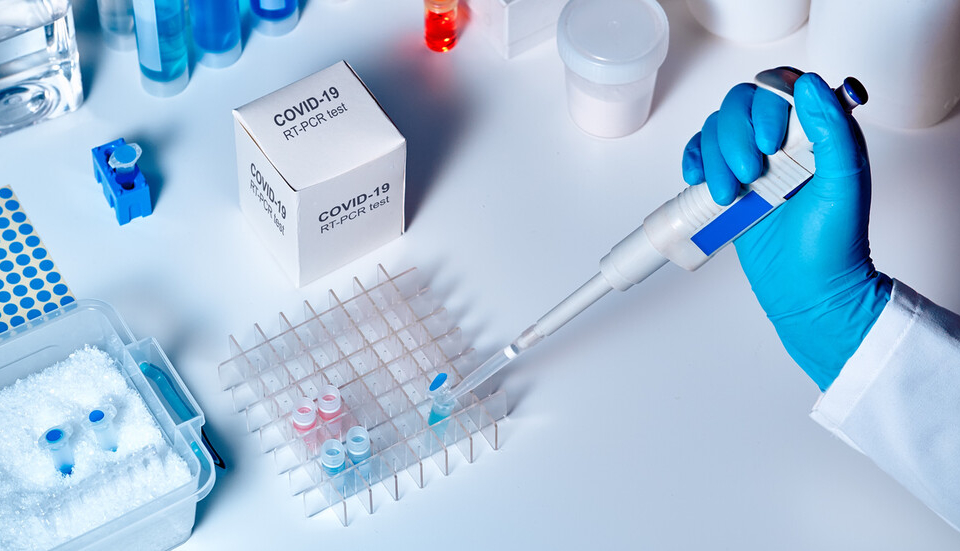 Българска лаборатория съобщи за първи регистрирани случаи на новия вариант на коронавируса Омикрон и у нас. Очаква се потвърждение и от страна на здравните...