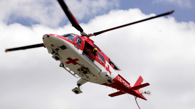 Първи тренировъчен полет на медицинския хеликоптер ще се проведе днес. Целта е да се симулира изпълнение на спасителна мисия.Планирано е машината да излети...