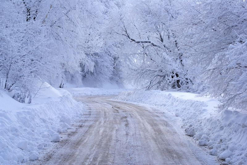 Пътищата в планинската част на Община Сливен са проходими при зимни условия. На усойни места и по завоите има заледявания, които се опесъчават. Общината...