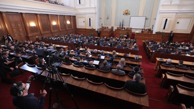 Парламентът прие на първо четене изменения в Закона за медиацията, подготвен от правосъдното министерство и внесен за гласуване от кабинета, който предвижда...