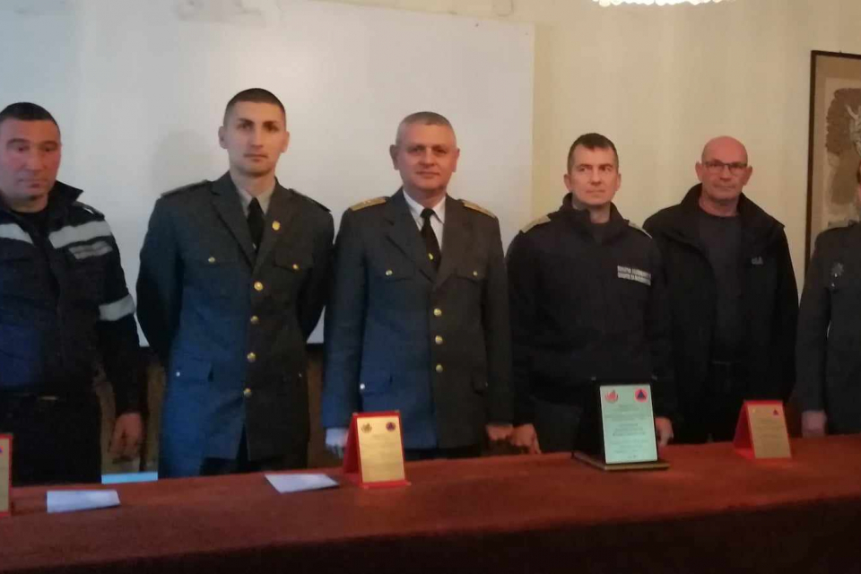 Днес в тържествена обстановка в сградата на РСПБЗН-Сливен бяха наградени победителите в областния етап на Националния конкурс „Пожарникар на годината“...