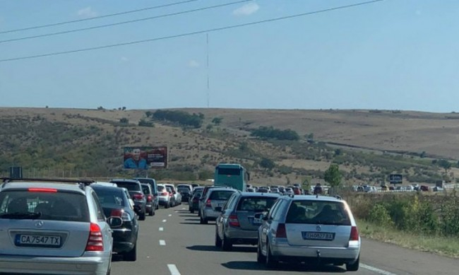 В продължение на 10 дни - до 29 февруари, ще бъде ограничено движението при 349-ти км на АМ "Тракия" в платното за Бургас, съобщи Агенция Пътна инфраструктура....