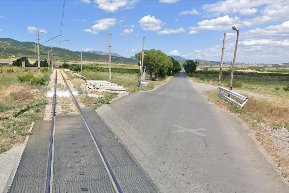 Във връзка с предстоящ ремонт на 19 април в участъка на железопътен прелез на жп км 294+690 по III жп линия „Илиянци-Карнобат-Синдел, разпределителна-Варна“,...
