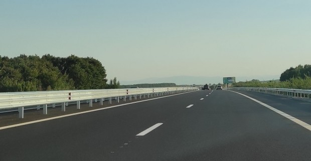 До 8:00 часа на 6 юли движението от 42-ри до 41-ви километър на автомагистрала „Тракия“ в посока София ще се осъществява в изпреварващата лента поради...
