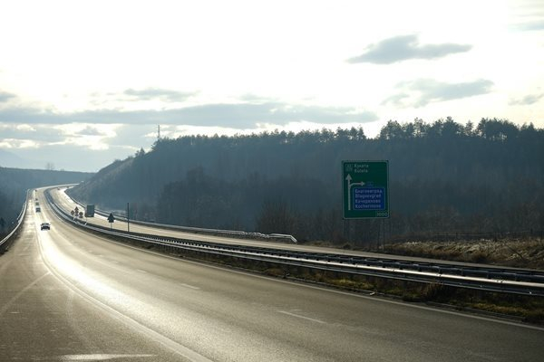 Започват ремонти на участъци от магистрала „Струма” на територията на областите София и Кюстендил, съобщиха от Агенция „Пътна инфраструктура”.
От...