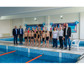 Ремонтираният плувен комплекс в Езикова гимназия „Васил Карагьозов“ – Ямбол беше открит в присъствието на шампиона Петър Стойчев (снимки)
