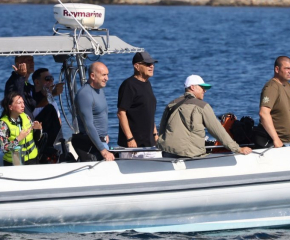 Риболовният кораб „Чавдар“ беше потопен на морското дъно край Созопол; президентът Румен Радев се гмурна до плавателния съд