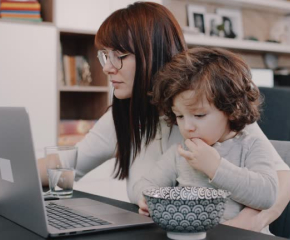 Родители на деца до 12 години минават на работа от разстояние