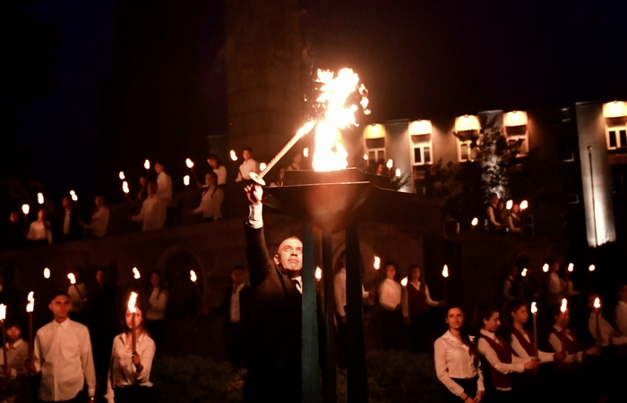 С традиционно запалване на символния огън на празниците, на 3 май ще бъде дадено началото на Майски дни на културата „Сливенски огньове". Това съобщиха...