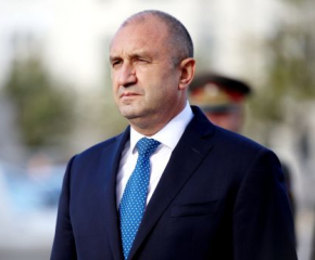 Румен Радев ще удостои с почетния знак на президента военни пилоти