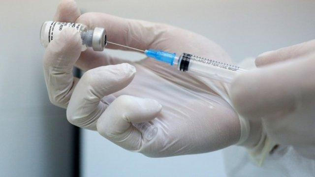 В Регионална здравна инспекция Ямбол вече предлагат вариантна ваксина срещу COVID19 - Comirnaty Omicron XBB.1.5, съобщават от там. Поставянето на ваксината...
