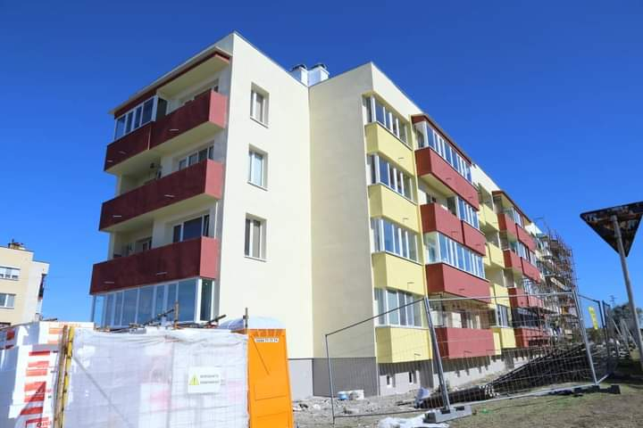 Санират два жилищни блока в град Стралджа в рамките на Националния план за възстановяване и устойчивост финансиран от Европейския съюз. Блоковете, които...