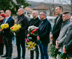 В село Ботево преклониха глави пред паметната плоча на Ботев