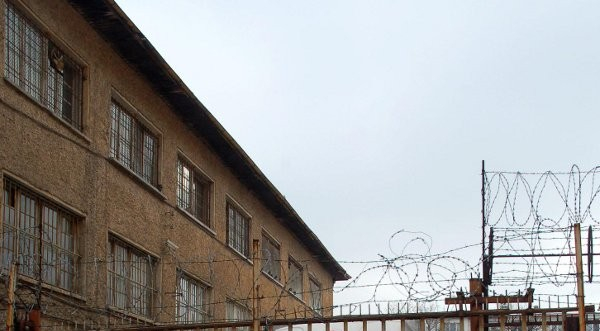 Синдикатът на служителите в затворите в България (ССЗБ) отново обяви стачна готовност. Това решение е взето на общо събрание, състояло се вчера, информираха...