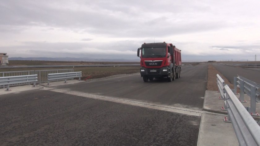 Скоро ще бъде пуснато движението по изграждащия се "Северен обход" на Бургас. Това обяви служебният регионален министър Иван Шишков, който инспектира трасето....