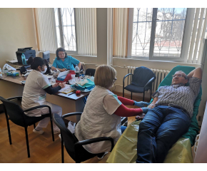 Следователи дариха кръв в Бургас