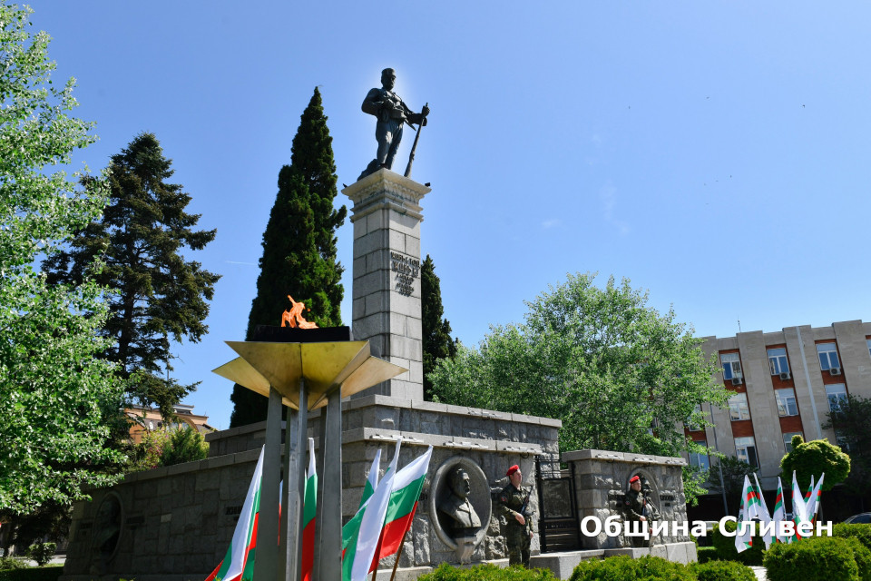 
Жителите и гостите на Сливен ще имат възможност да гледат безплатна прожекция на българския филм „Петя на моята Петя”. Тя ще започне в 20,30 ч. на площад...