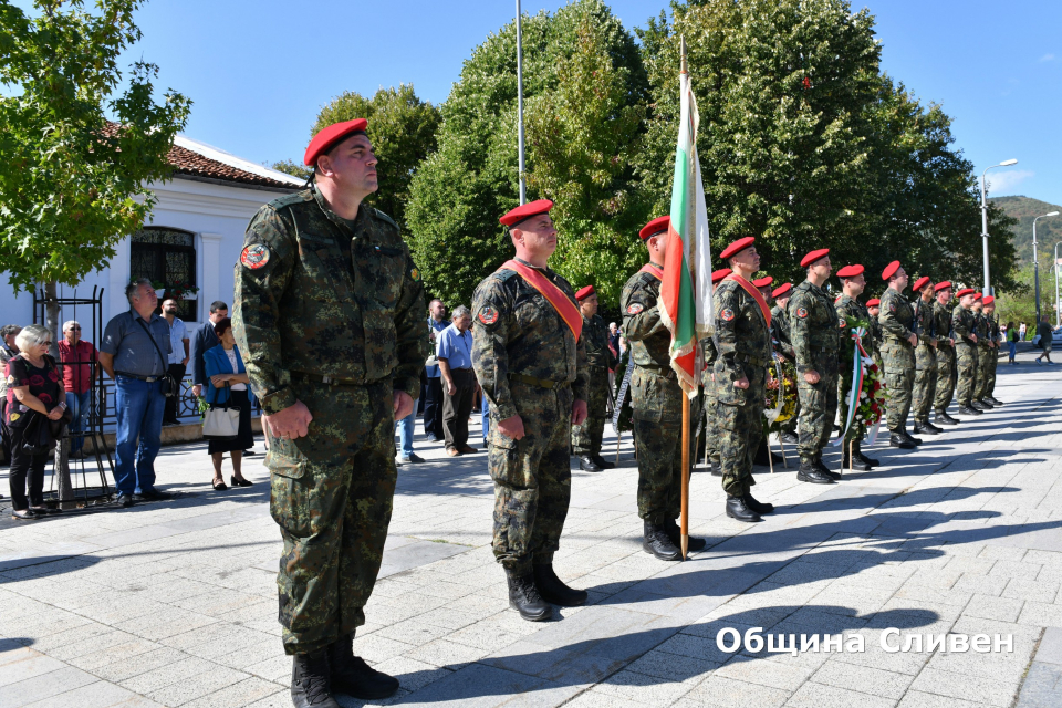 С официална церемония на площад „Хаджи Димитър“ в Сливен днес бе отбелязан Денят на Независимостта на България. Честването на 112-годишнината започна с...