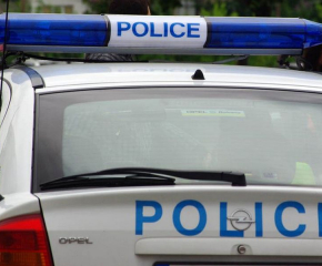 В Сливен издирват извърштелите на нанесена телесна повреда и кражба на вещи от автомобил