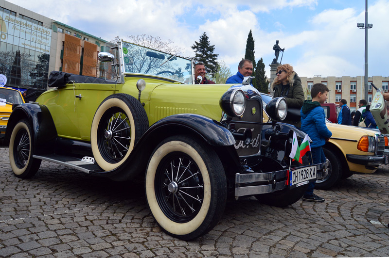 Колекционери от цялата страна и чуждестранни гости се включват утре, 30 април, в 9-ия ретро парад на автомобили в Сливен. Заради  Ковид пандемията ретро...