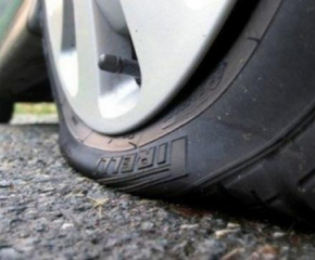 В Сливен: Задържаха малолетни, нарязали гумите на пет леки автомобила