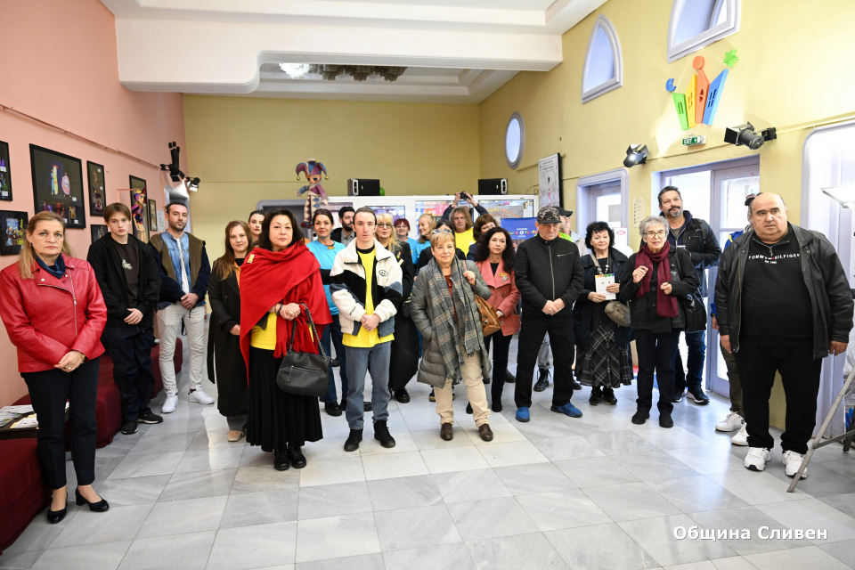 Държавният куклен театър за пореден път подготви богата програма от представления, които включи в тазгодишния Международен фестивал на изкуствата „Магията...
