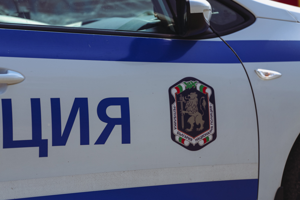 На 6 декември, около 21,55 часа, полицейски екип на РУ-Сливен се отзовава на сигнал от тел.112 за сбиване на ул. „Кара Колю“ в сливенския квартал „Надежда“....