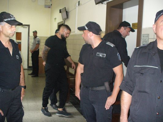 Окръжният съд в Стара Загора остави за постоянно в ареста Георги Георгиев, обвинен за нападението на 18-годишното момиче от Стара Загора и отправени заплахи...