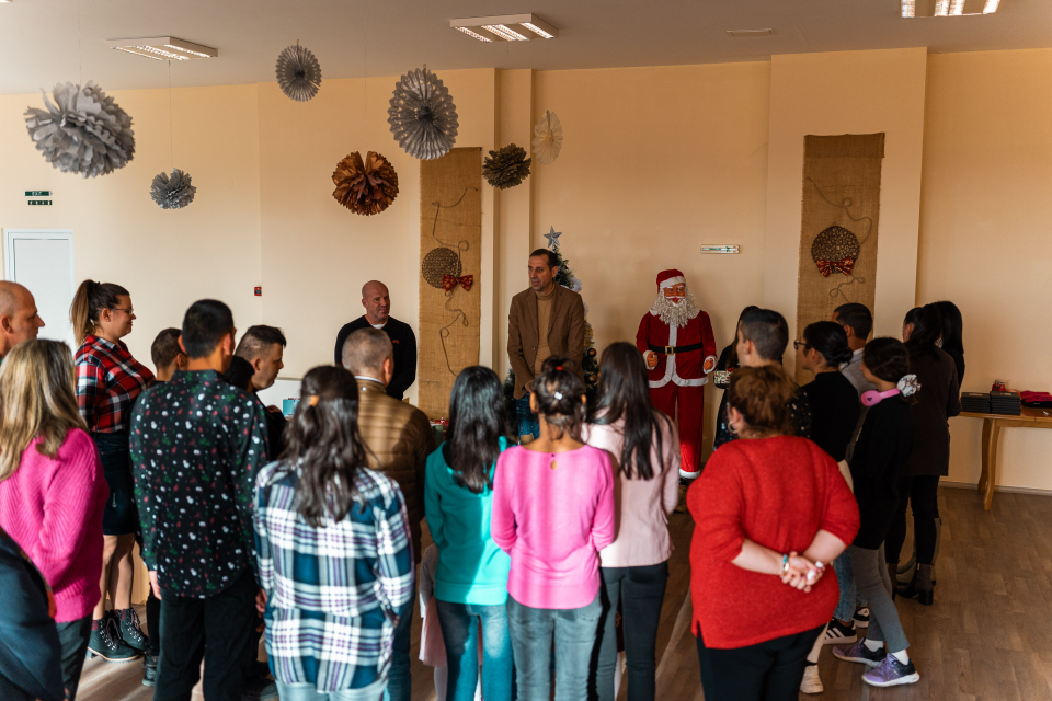 За първи път в Ямбол се проведе инициативата „Коледна елха на желанията“, която успя да усмихне петдесет и четири деца от ямболските центрове за настаняване...