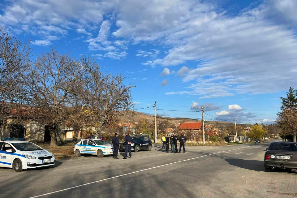 В момента тече поредната специализирана операция по битова престъпност на ОДМВР-Сливен. Днес тя е в сливенското село Чинтулово. Акцията е с цел противодействие...