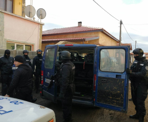 Списъци с имена и 11 хиляди лева са установени на адрес в Сливен при полицейска акция срещу купения вот