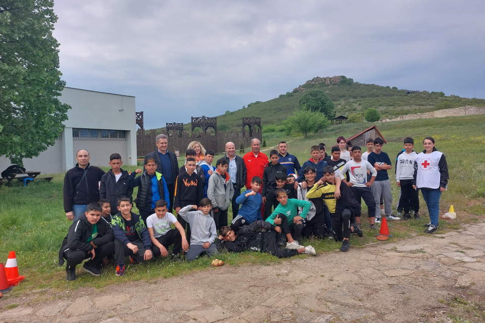 Спортен празник за учениците до 5 клас от ямболските училища „Петър Берон“, „Йордан Йовков“ и „Христо Смирненски“ се проведе днес в Археологически резерват...