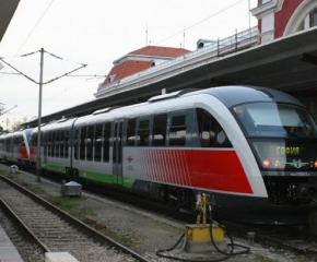 Срив в контактната мрежа на БДЖ блокира десетки влакове край столицата