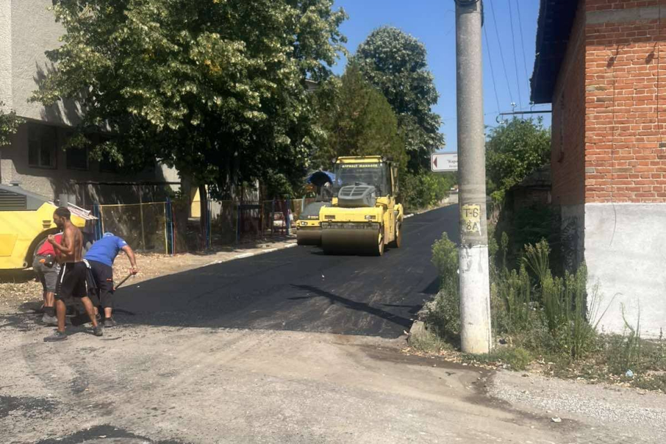 Приключи преасфалтирането на част от уличната мрежа в село Маломир. Това съобщи кметът на община „Тунджа“ Станчо Ставрев. Дейностите са част от капиталовата...