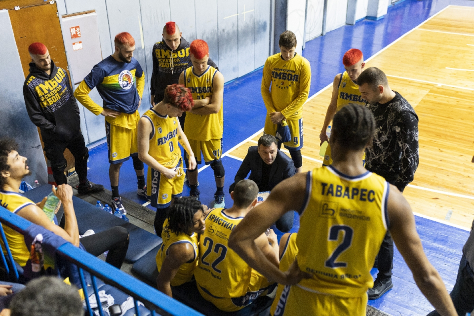 Ямболският баскетболен отбор остава на осма позиция със 7-13 след загубата си снощи със 78:100 от „Черноморец“, но продължава да играе в турнира за efbet...
