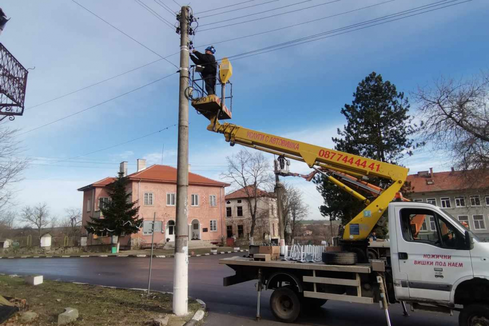 Община Стралджа успешно стартира на 2 януари 2024 г. строително-ремонтните дейности по подмяна на уличното осветление в град Стралджа и всички 21 населени...