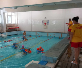 Старт на лятното училище по плуване на БЧК-Ямбол