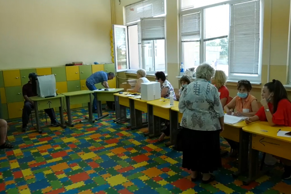 В 31-ви избирателен район - Ямбол право на глас имат 109 хиляди души. Образувани са 243 Секционни избирателни комисии в областта, информира Мариана Гърдева...