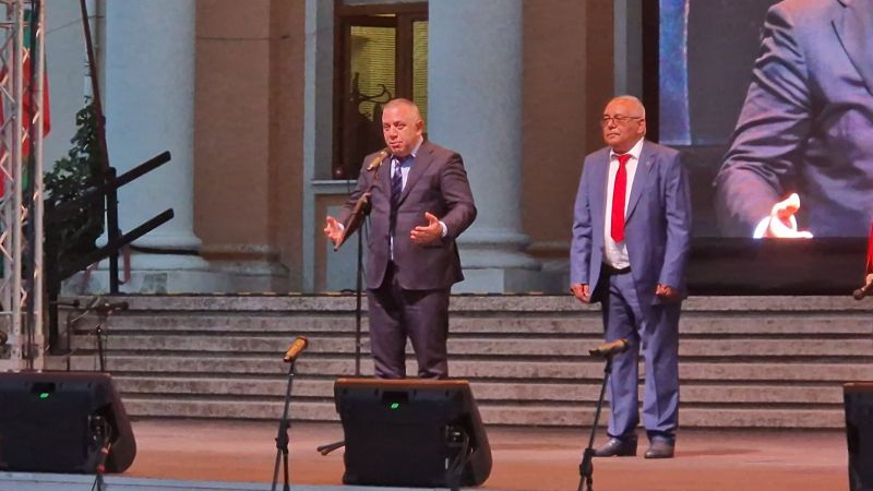На 26 септември Карнобат отбеляза тържествено своя празник. Сред официалните гости, уважили събитието, беше кметът на община Сливен Стефан Радев. Той се...