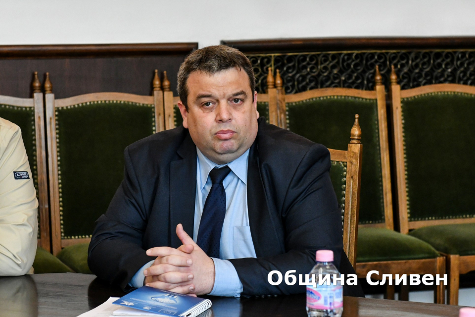 „Искам в Сливен да има високоплатени работни места! Това е целта на идеята ни за създаване на индустриален парк“, заяви кметът Стефан Радев на среща с...