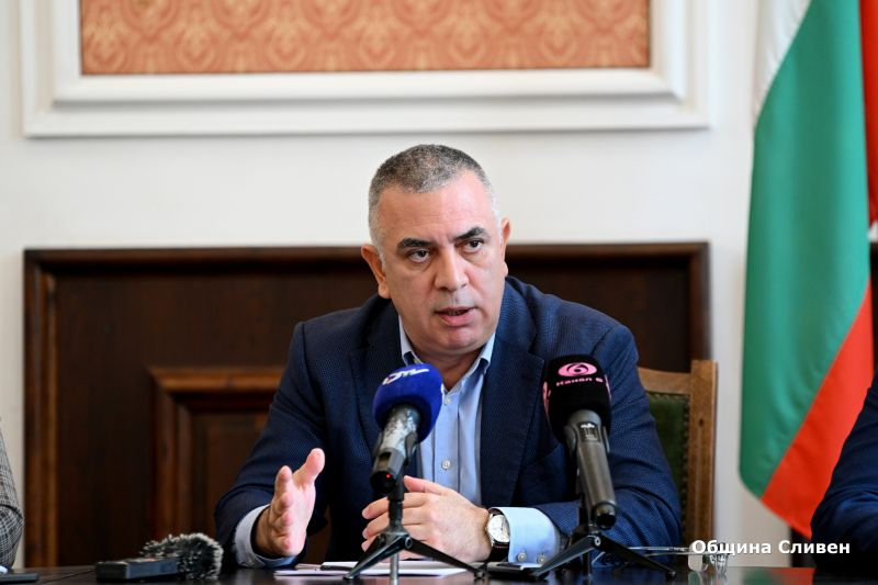 Въвеждането на новия механизъм за изчисление на таксата за битови отпадъци е план „Б“ за Община Сливен и нейното ръководство. Пред журналисти днес кметът...